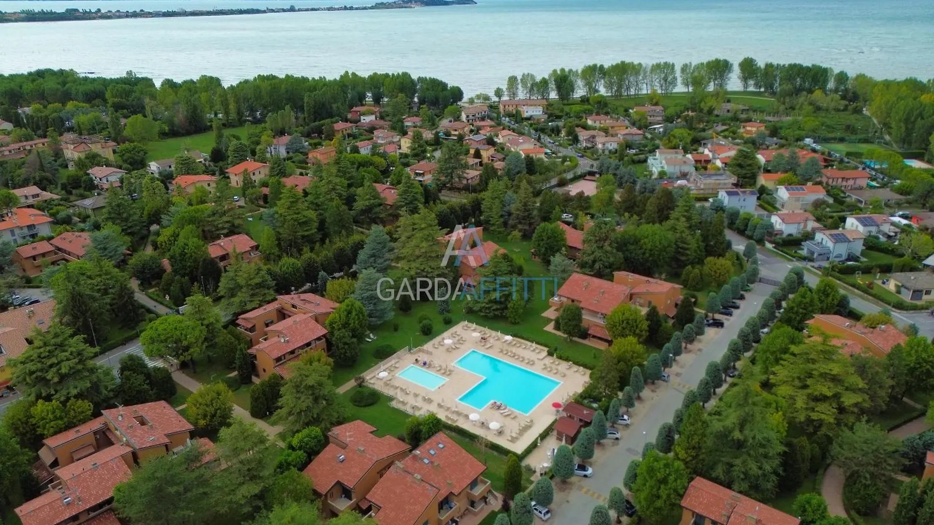 Flora Apt -100M Dal Lago Di Garda - Piscina Sirmione Italy