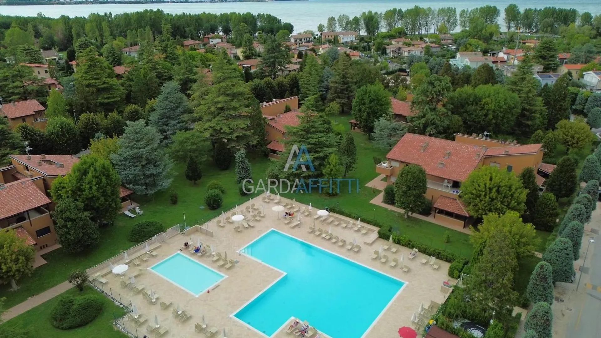 Flora Apt -100M Dal Lago Di Garda - Piscina Sirmione 0*,  Italy