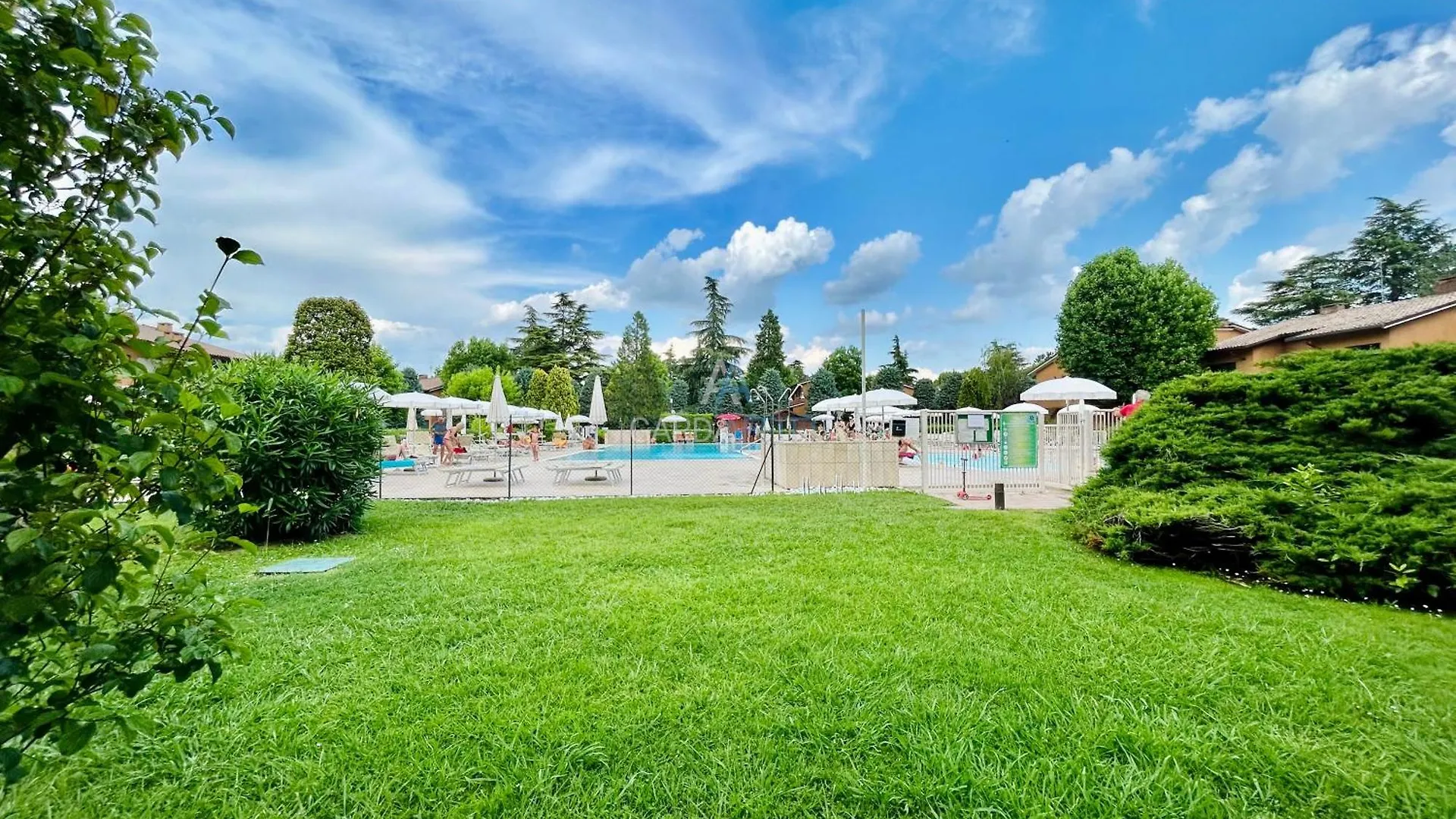 Flora Apt -100M Dal Lago Di Garda - Piscina Sirmione Italy