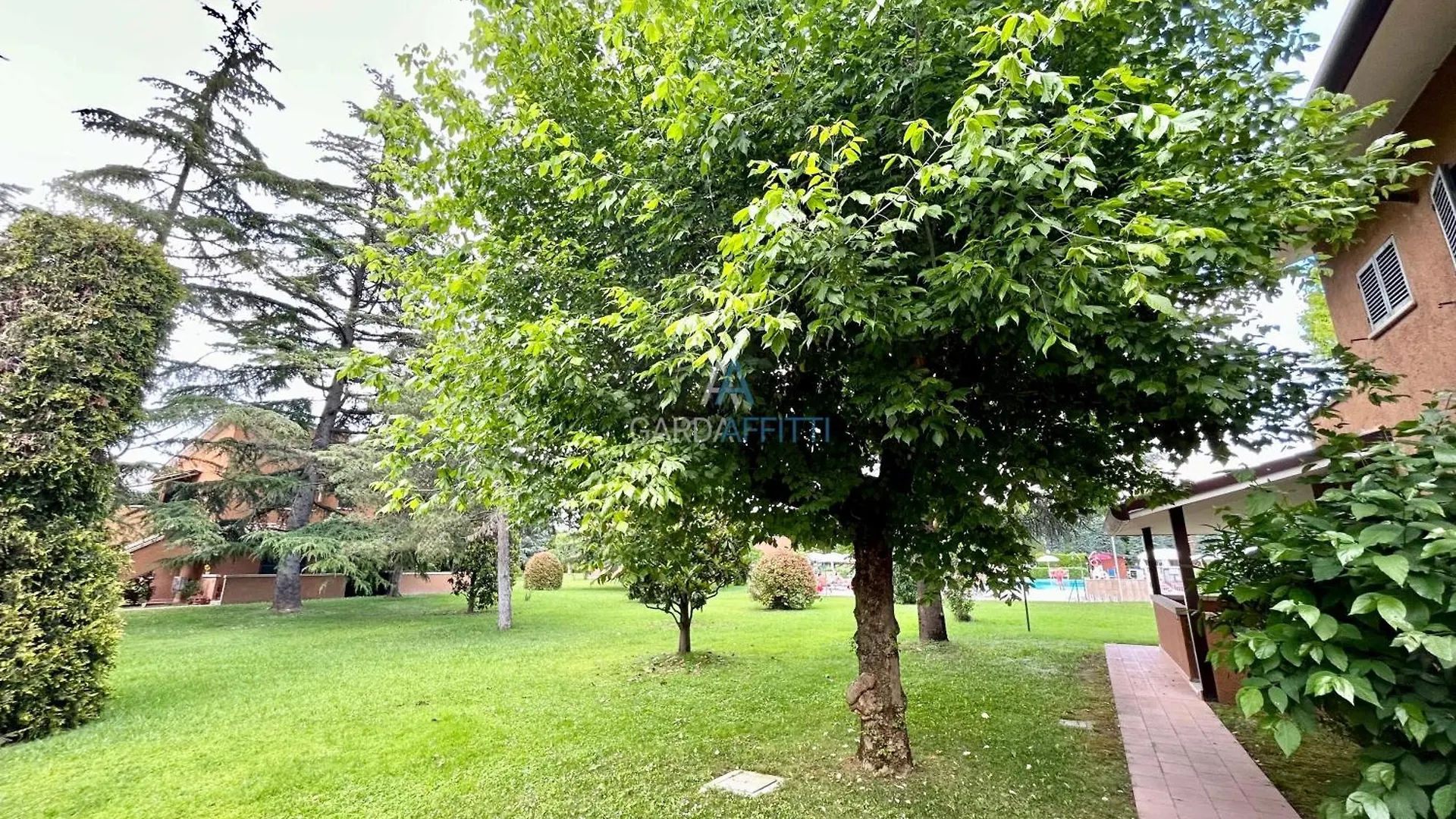 Flora Apt -100M Dal Lago Di Garda - Piscina Sirmione 0*,  Italy