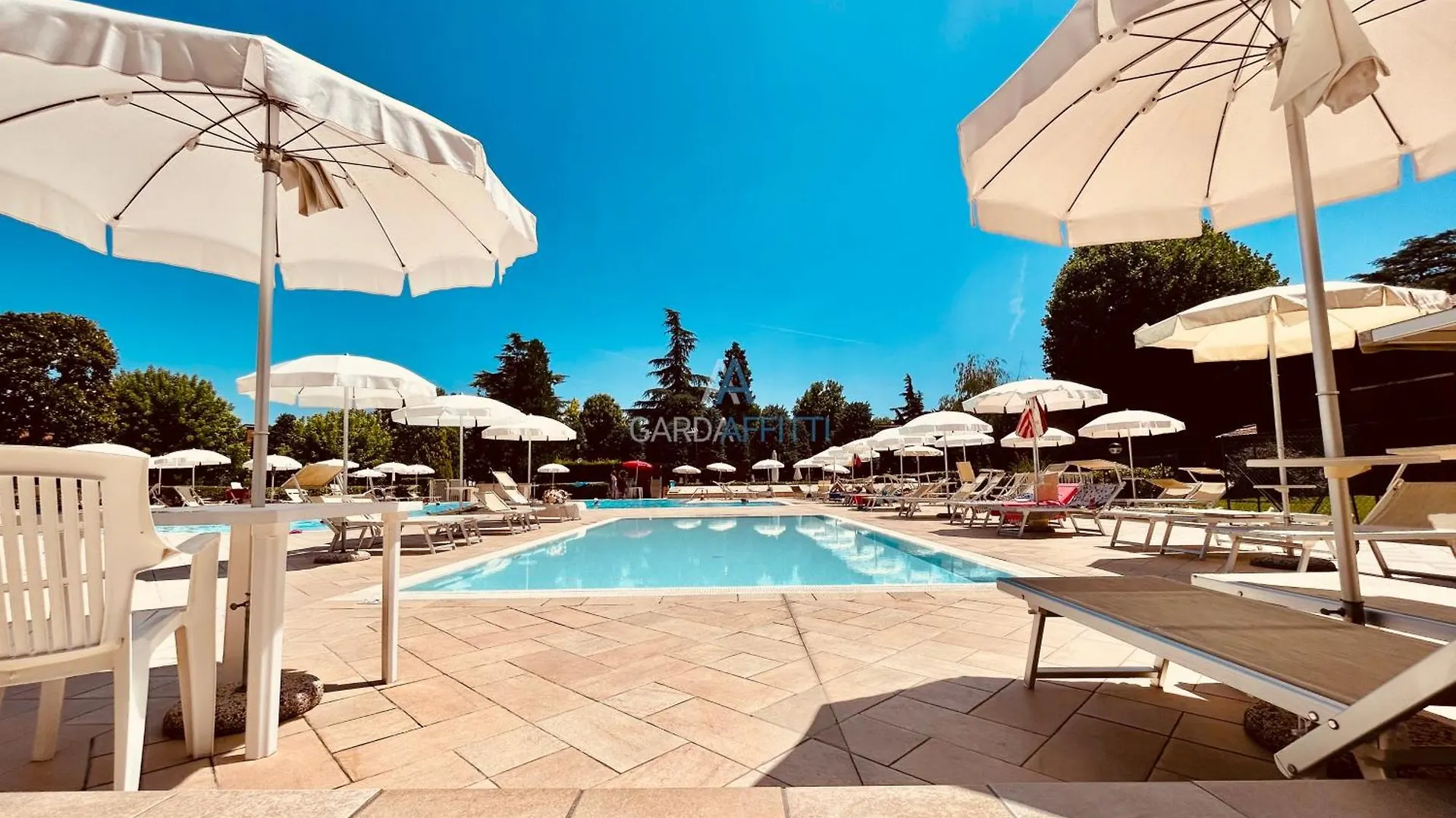 Flora Apt -100M Dal Lago Di Garda - Piscina contacts