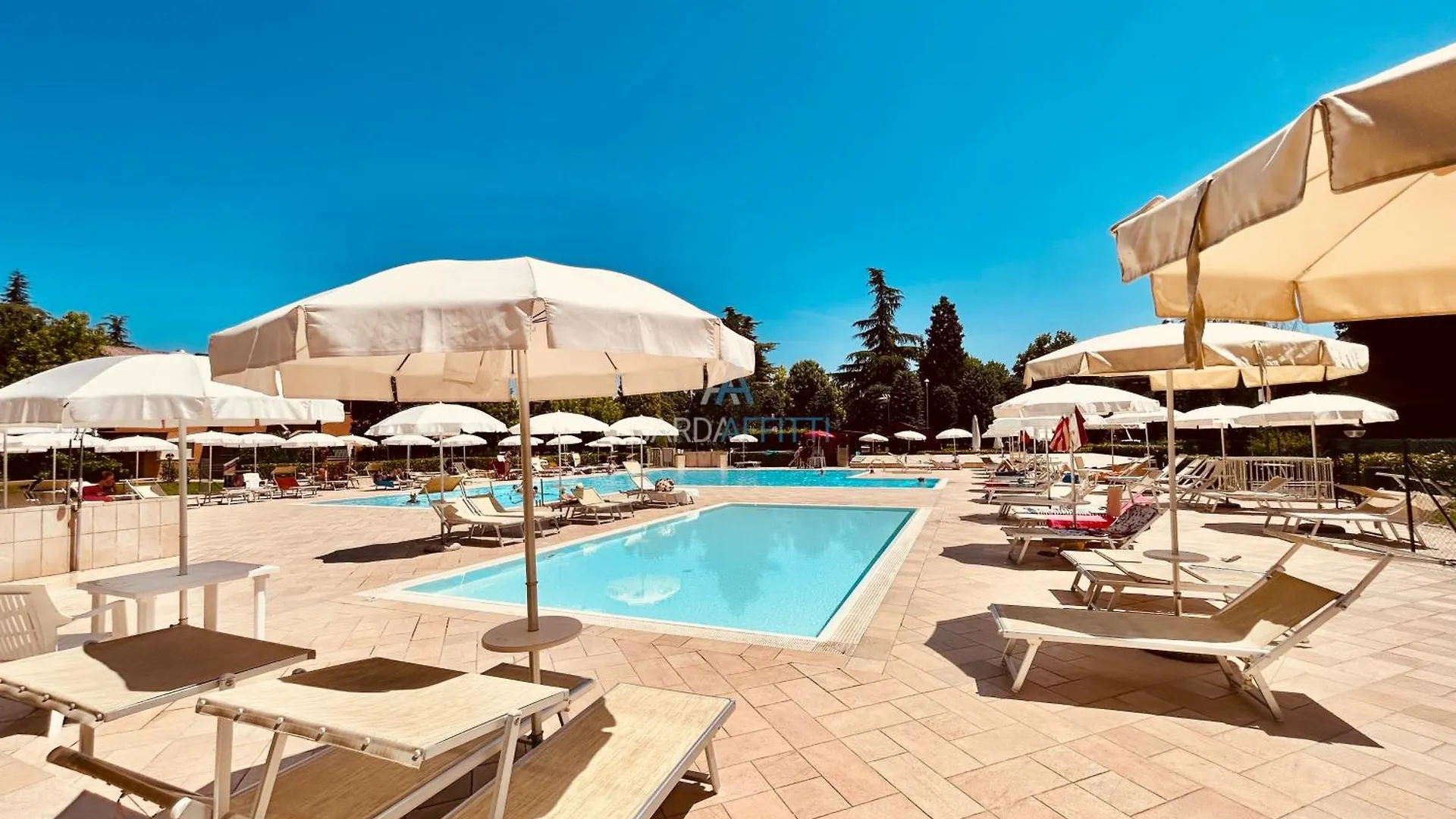 Flora Apt -100M Dal Lago Di Garda - Piscina Sirmione Italy
