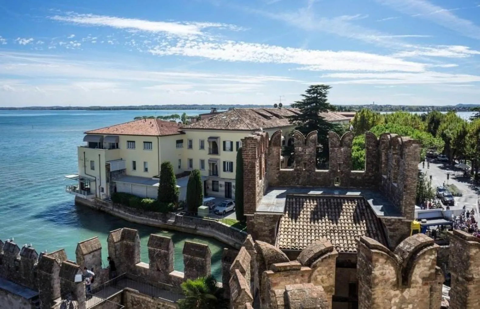 Flora Apt -100M Dal Lago Di Garda - Piscina Sirmione Italy